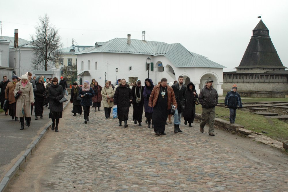 С экскурсии по Псковскому Кремлю начался IV Международный паломнический семинар