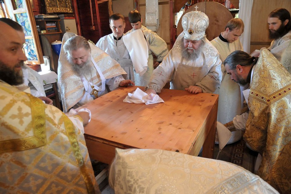 Епископ Сергий совершил освящение Престола в храме иконы Божией Матери 