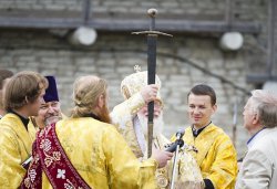 Передача реплики меча князя Довмонта 24 июля 2011 года