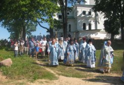 Паломники из Пскова в Свято-Троицком Творожковском монастыре 5 августа 2011 года