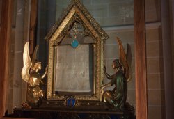 Фрагмент Покрова Божией Матери в соборе Нотр-Дам-де-Шартр г.Шартр (Франция)