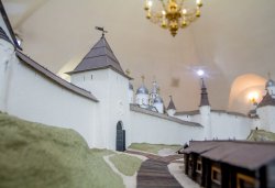 Большой макет Псковского кремля, вид на Рыбницкую башню, фото 2013 года