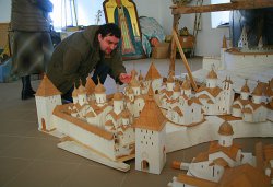 Большой макет Псковского кремля, храмы и башни Довмонтова города в монохромном варианте, фото 2008 года