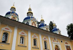 Первосвятительский визит в Псковскую епархию. Посещение пещер Псково-Печерского монастыря