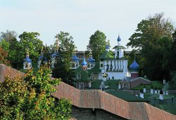 Псково-Печерский монастырь летом