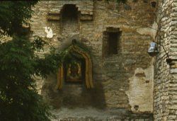 Ворота Псково-Печерского монастыря