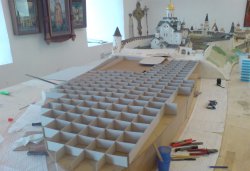 Изготовление северной части кремля, для большого макета, в основании гофро-картон от итальянских светильников, фото 2010 года