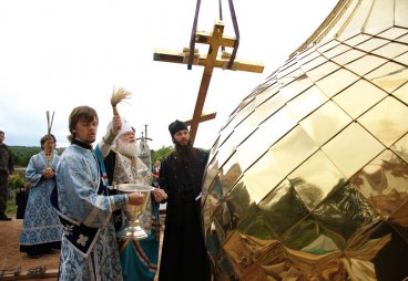 Чин освящения купола и креста храма Рождества Христова поселка Красиковщина, 30 августа 2015 года