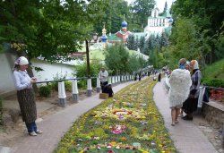 Паломничество в Свято-Успенский Псково-Печерский монастырь 29 августа 2011 года на всенощное бдение - Иерусалимский Чин Погребения Божией Матери