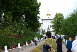 Паломничество в Свято-Успенский Псково-Печерский монастырь 29 августа 2011 года на всенощное бдение - Иерусалимский Чин Погребения Божией Матери