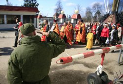 Крестный ход вокруг Пскова 26 апреля 2012 года. Фоторепортаж Андрея Кокшарова