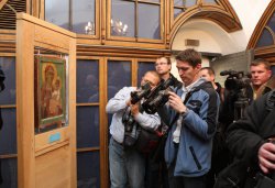 Принесение ковчега с Поясом Пресвятой Богородицы в Россию 21 октября 2011 года